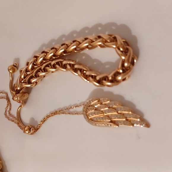 Bella Luce! Diamond simulant, Rose gold plated, Angel Wing! - Picture 5 of 5